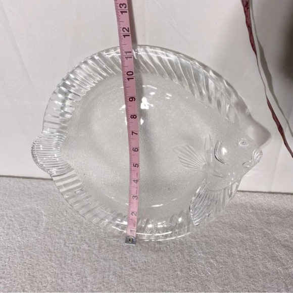 Vintage Clear & Frosted Glass Fish Plate Platter - Picture 3 of 11
